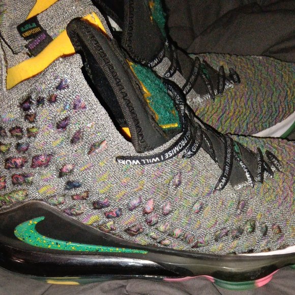 LeBron James - Picture 3 of 4